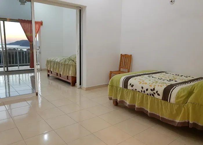 Departamentos Sunset House 3*